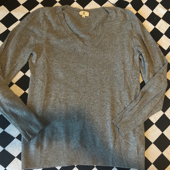 AG Adriano Goldschmied Cashmere V Neck Sweater - Picture 1 of 3